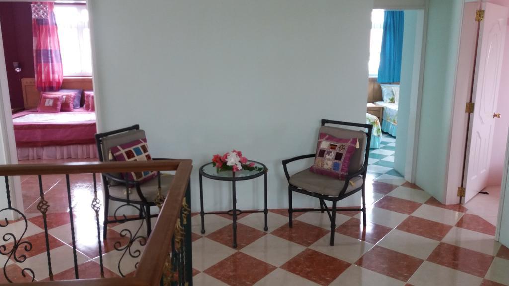 Fayruz Villa Is A 3 Bedroom, 3 Bathroom Detached House With Ac And Swimming Pool 5 Minutes Walk From Flic En Flac Public Beach Exteriér fotografie