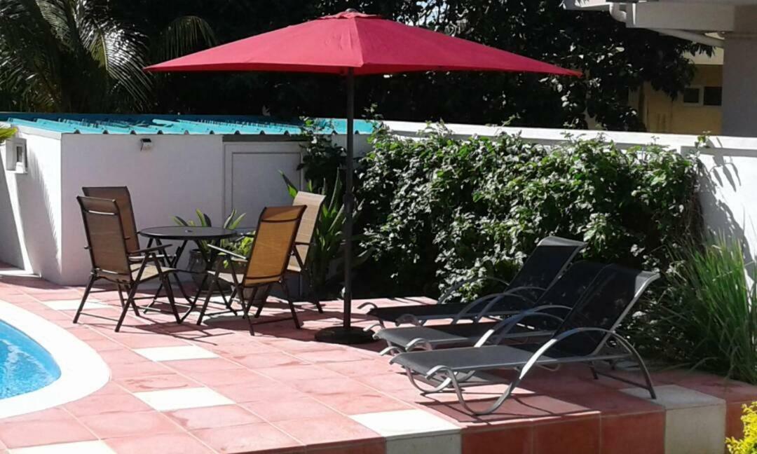 Fayruz Villa Is A 3 Bedroom, 3 Bathroom Detached House With Ac And Swimming Pool 5 Minutes Walk From Flic En Flac Public Beach Exteriér fotografie