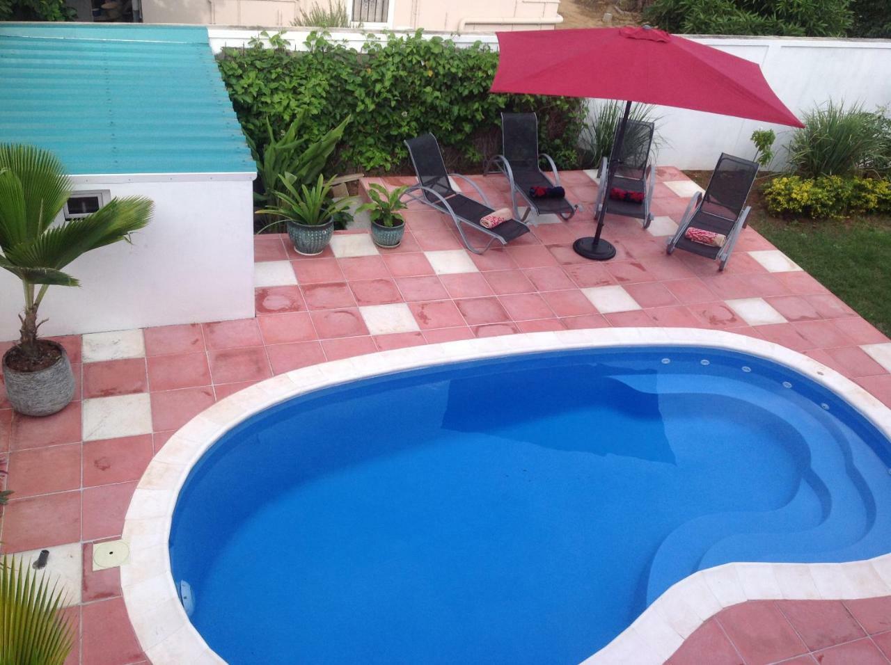 Fayruz Villa Is A 3 Bedroom, 3 Bathroom Detached House With Ac And Swimming Pool 5 Minutes Walk From Flic En Flac Public Beach Exteriér fotografie