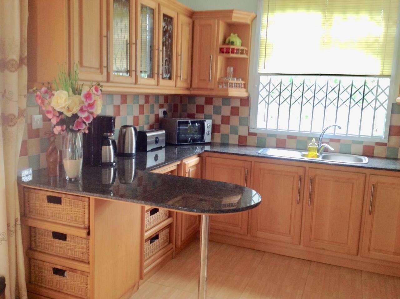 Fayruz Villa Is A 3 Bedroom, 3 Bathroom Detached House With Ac And Swimming Pool 5 Minutes Walk From Flic En Flac Public Beach Exteriér fotografie
