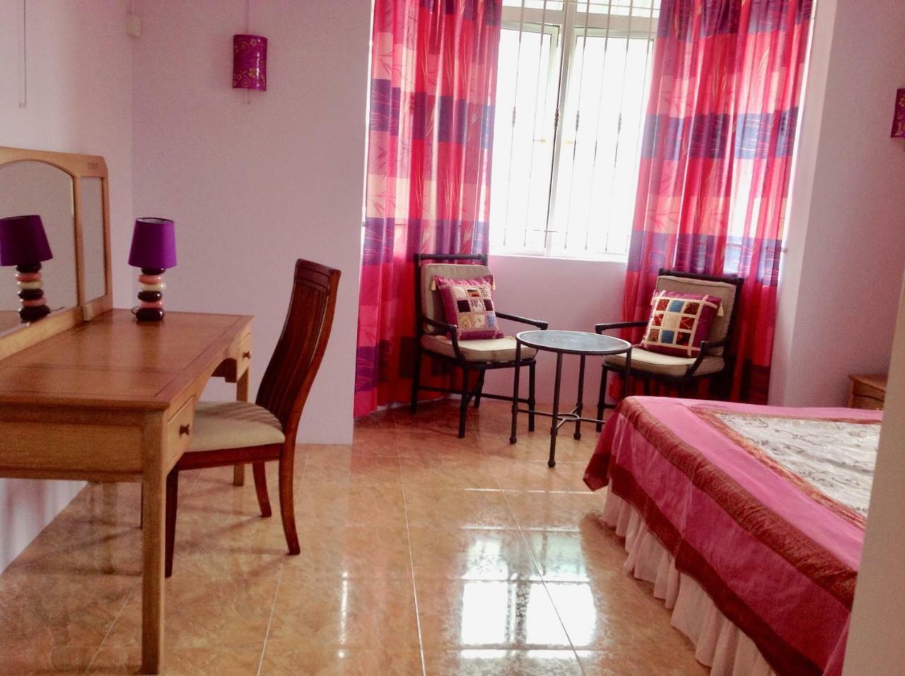 Fayruz Villa Is A 3 Bedroom, 3 Bathroom Detached House With Ac And Swimming Pool 5 Minutes Walk From Flic En Flac Public Beach Exteriér fotografie