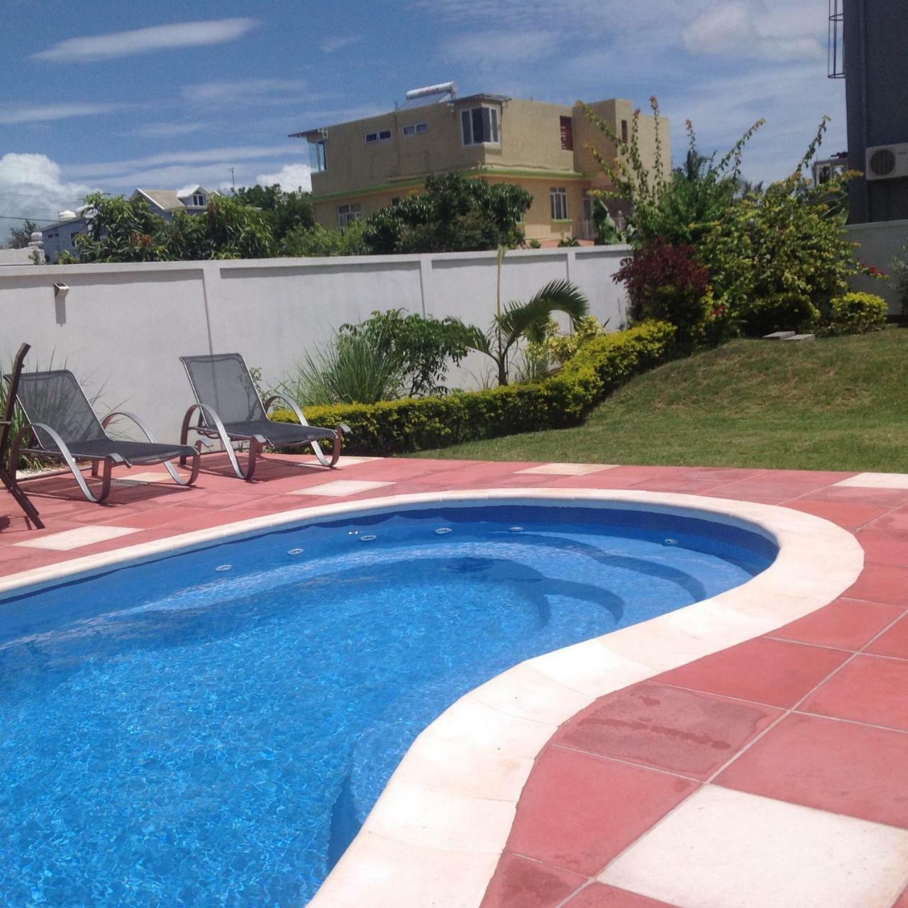 Fayruz Villa Is A 3 Bedroom, 3 Bathroom Detached House With Ac And Swimming Pool 5 Minutes Walk From Flic En Flac Public Beach Exteriér fotografie