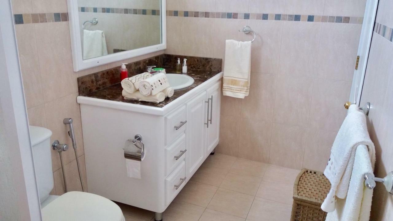Fayruz Villa Is A 3 Bedroom, 3 Bathroom Detached House With Ac And Swimming Pool 5 Minutes Walk From Flic En Flac Public Beach Exteriér fotografie