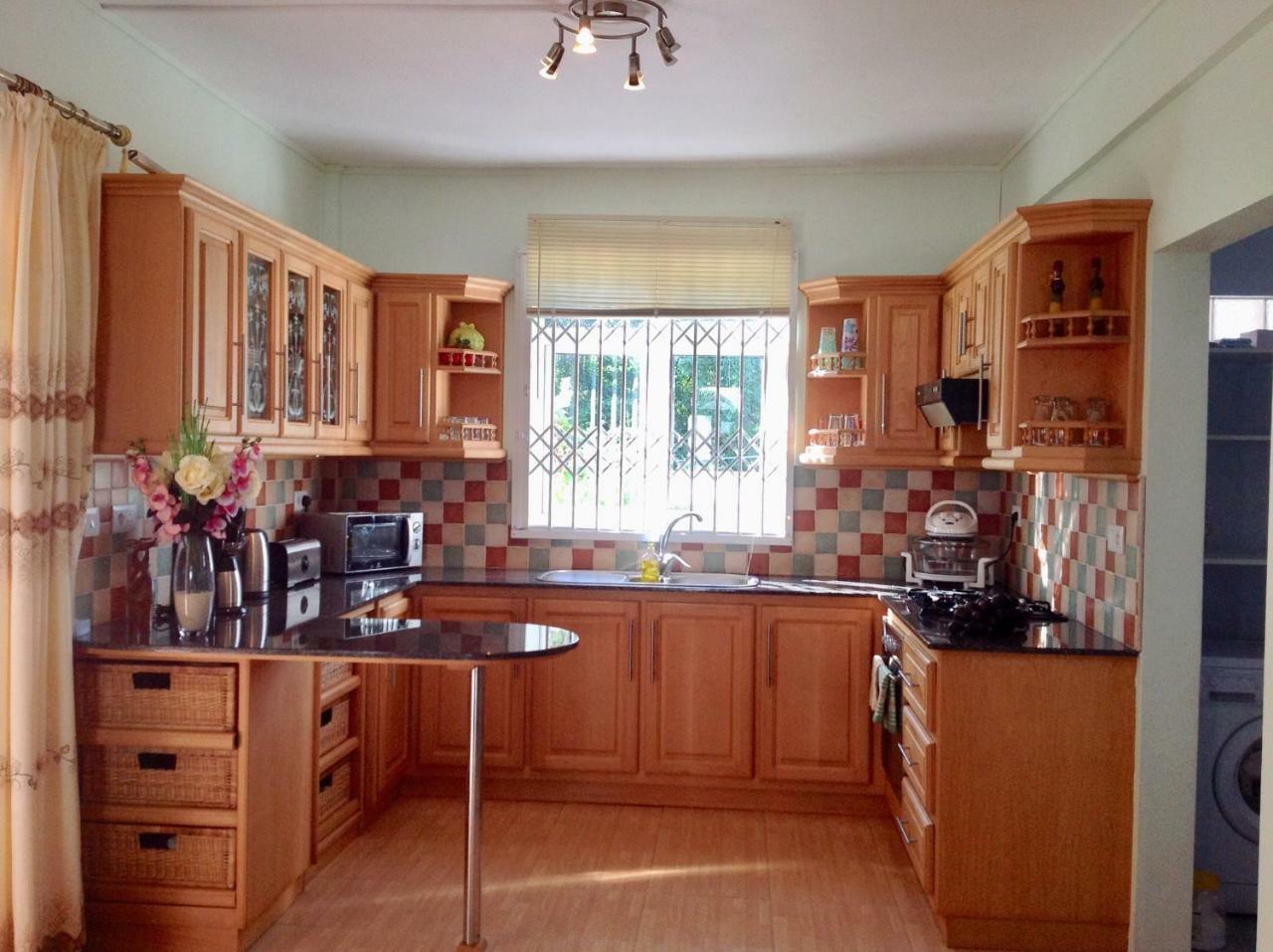 Fayruz Villa Is A 3 Bedroom, 3 Bathroom Detached House With Ac And Swimming Pool 5 Minutes Walk From Flic En Flac Public Beach Exteriér fotografie