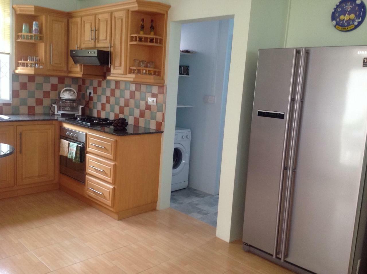 Fayruz Villa Is A 3 Bedroom, 3 Bathroom Detached House With Ac And Swimming Pool 5 Minutes Walk From Flic En Flac Public Beach Exteriér fotografie